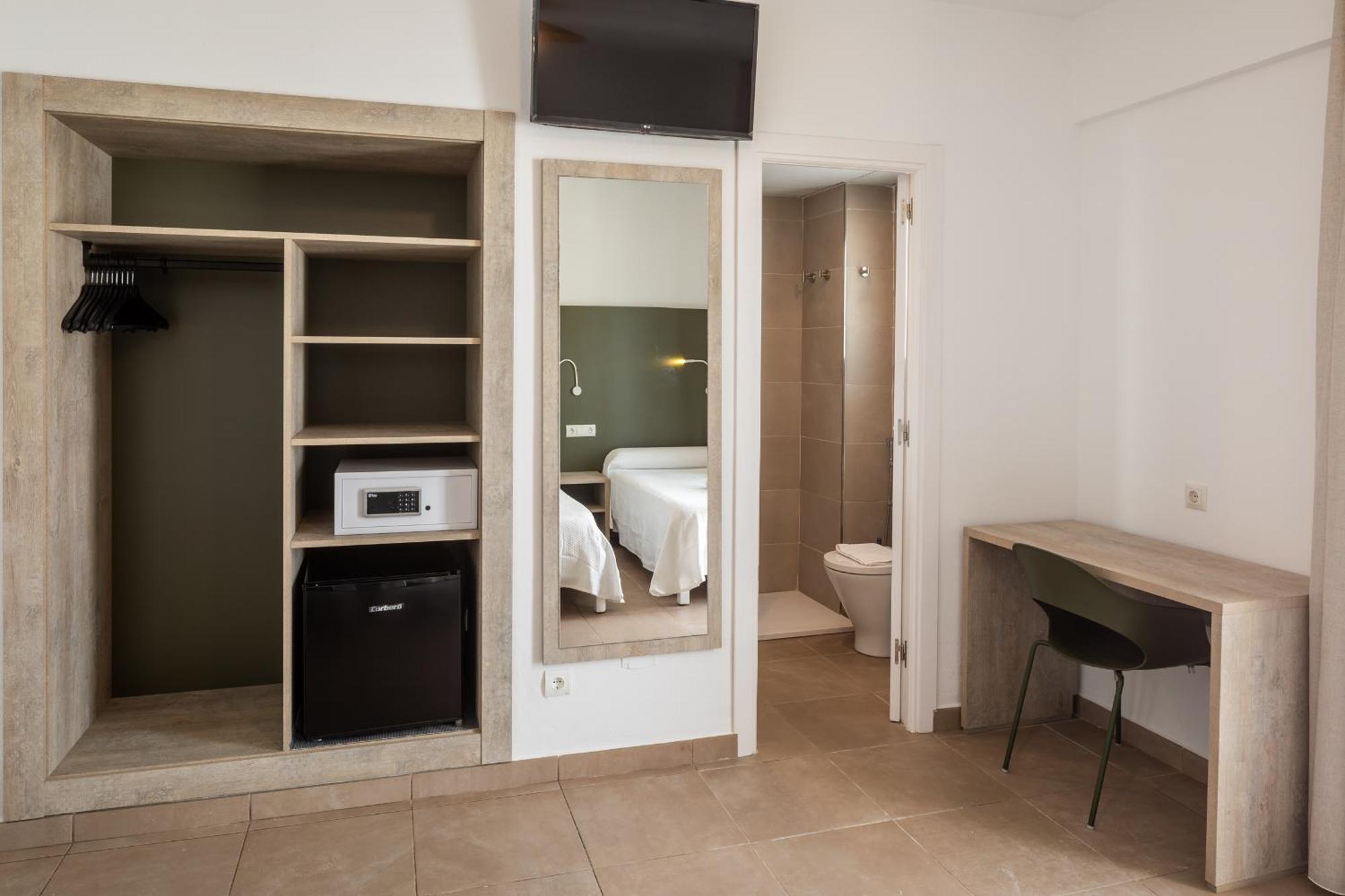 Hostal Alicante San Antonio  Buitenkant foto