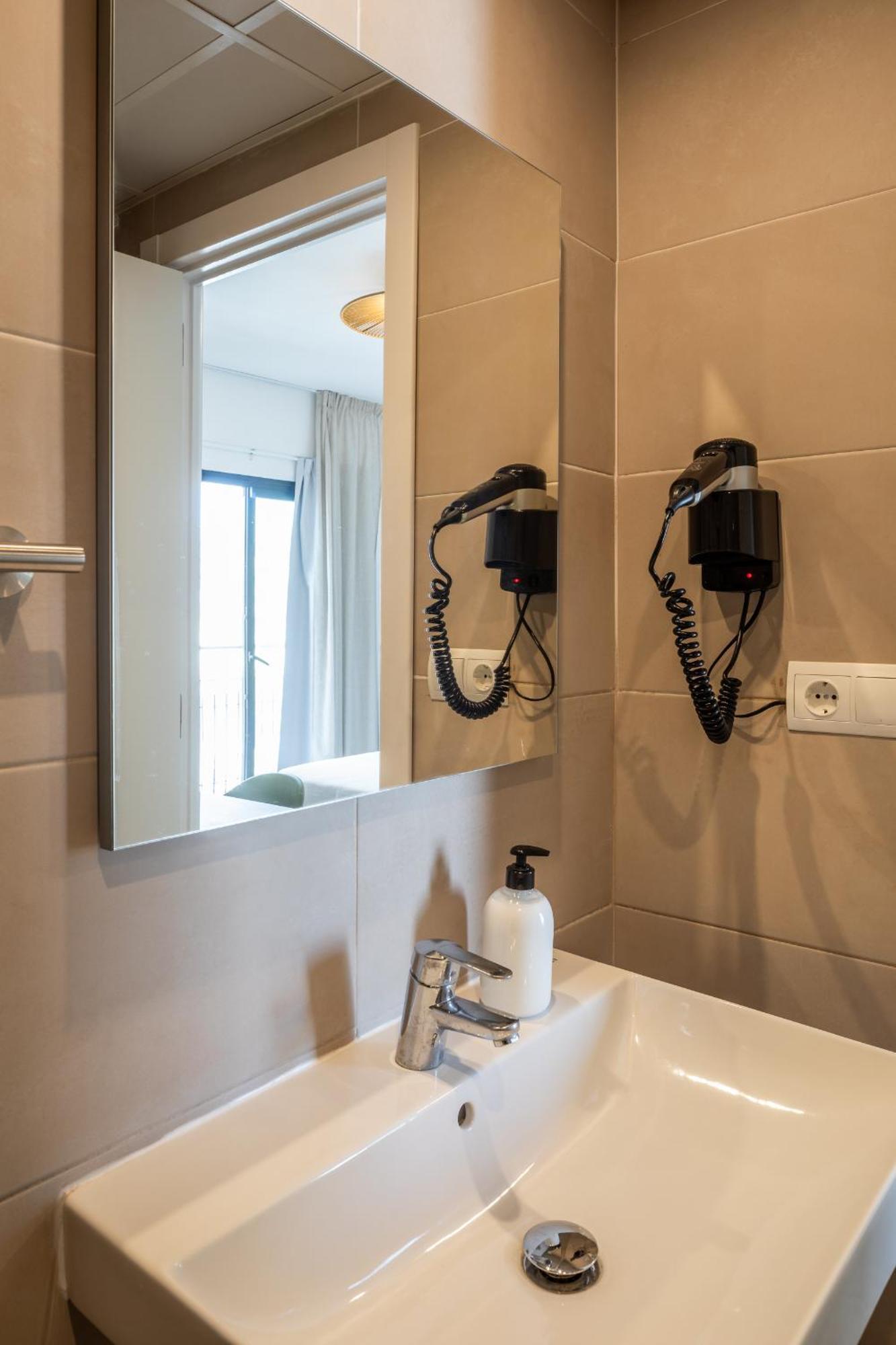 Hostal Alicante San Antonio  Buitenkant foto