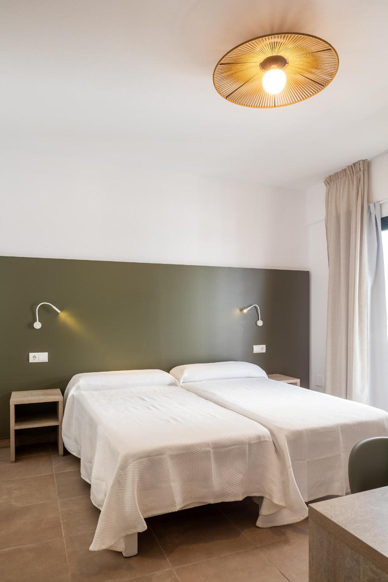 Hostal Alicante San Antonio  Buitenkant foto