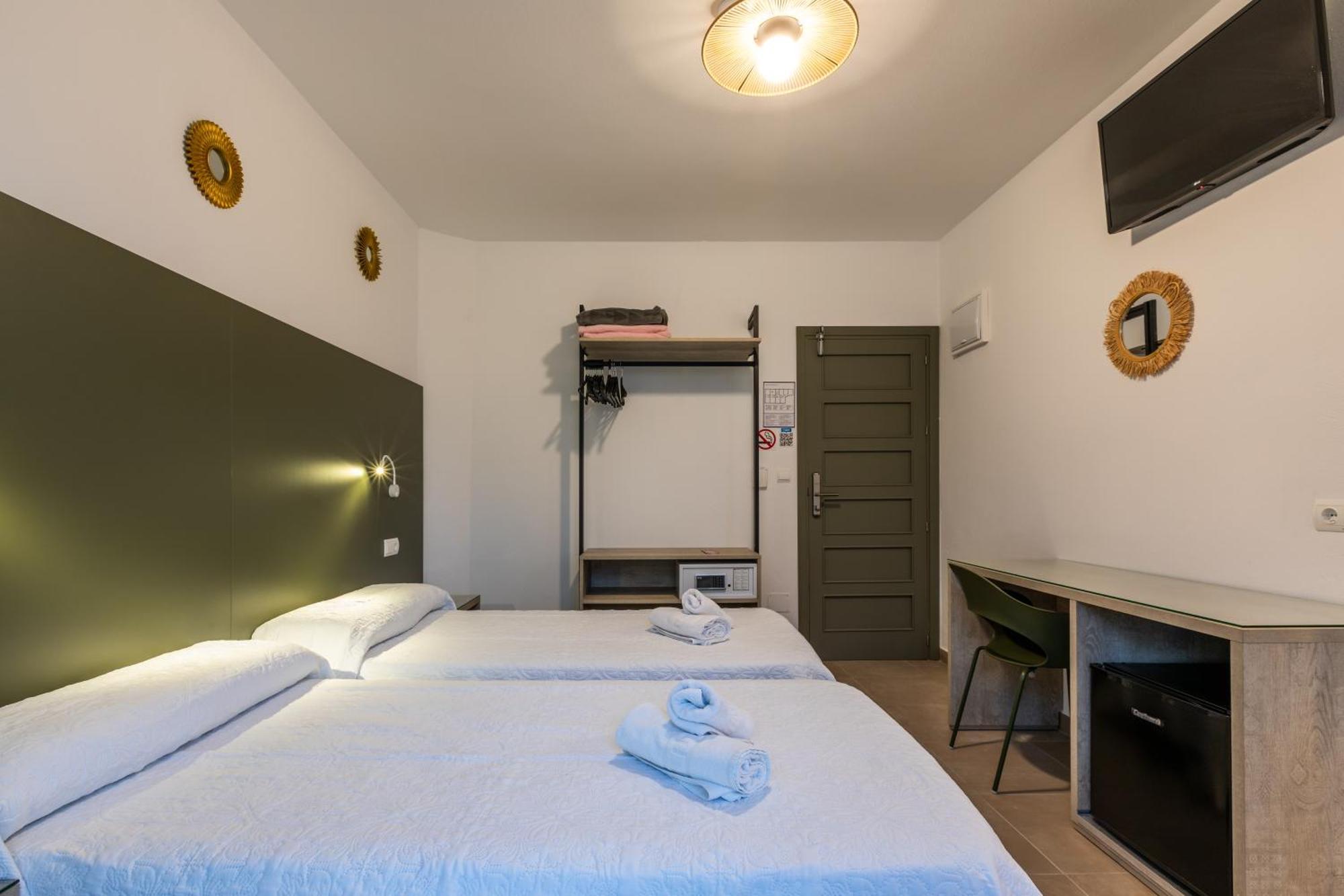 Hostal Alicante San Antonio  Buitenkant foto