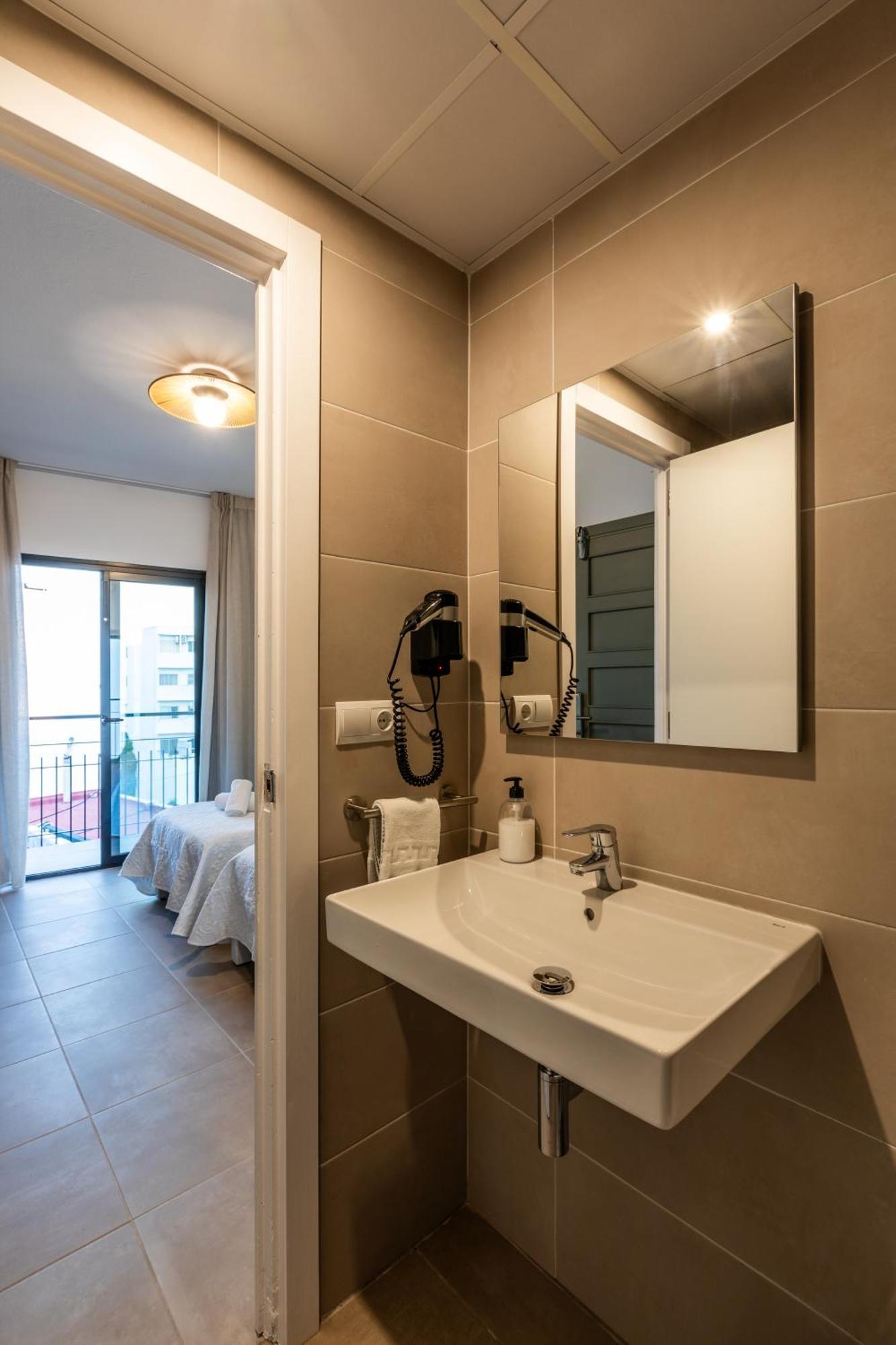 Hostal Alicante San Antonio  Buitenkant foto