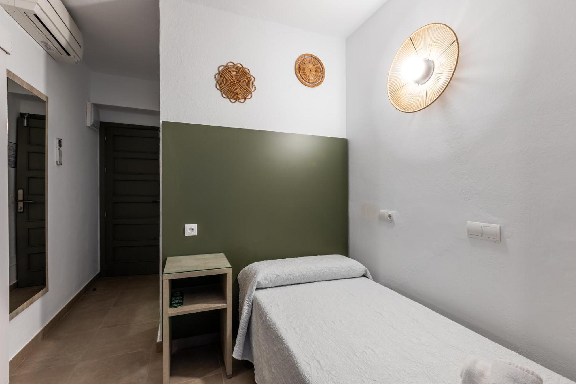 Hostal Alicante San Antonio  Buitenkant foto