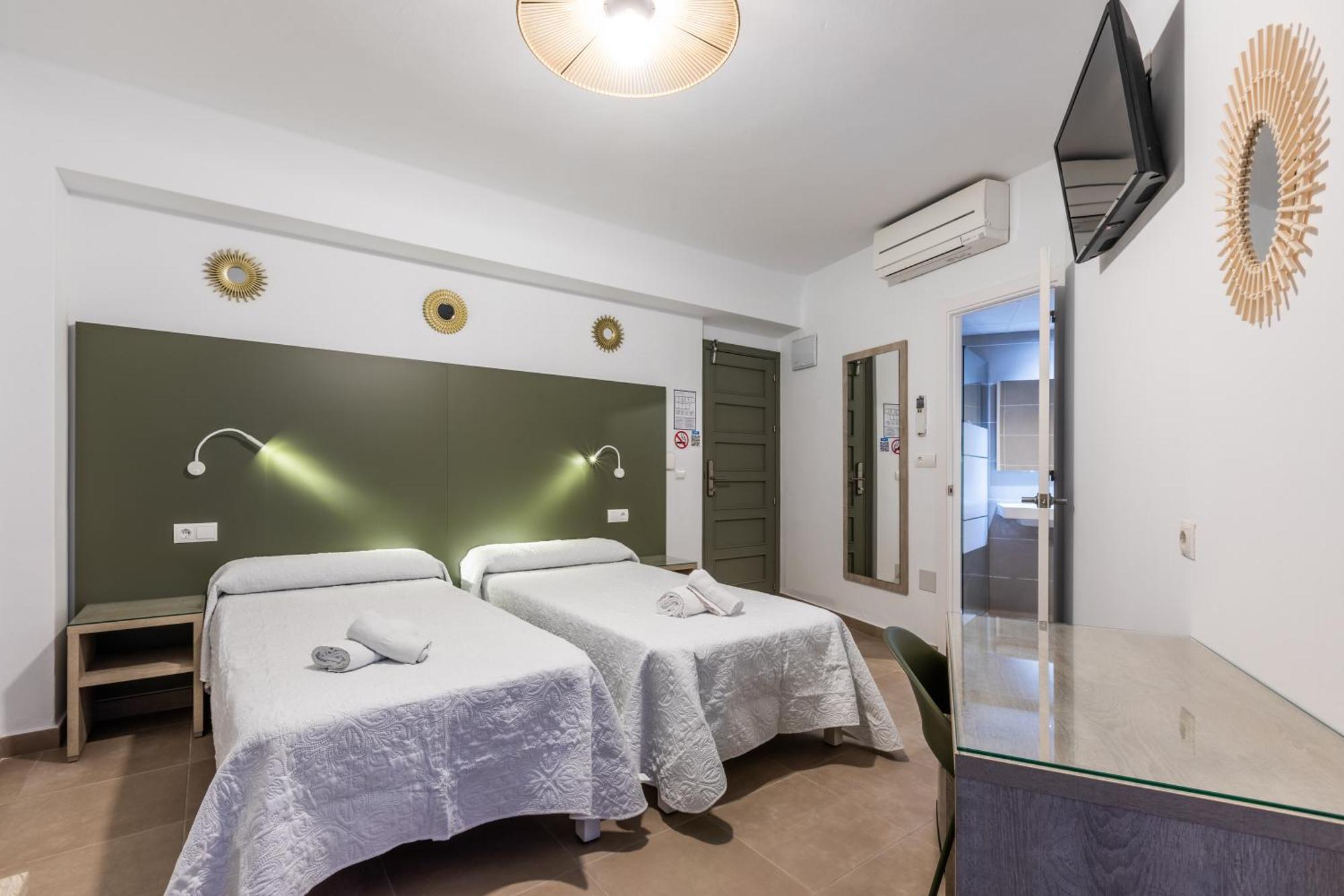 Hostal Alicante San Antonio  Buitenkant foto